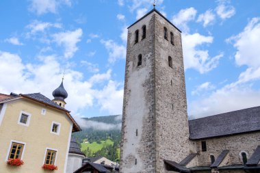 Collegiata di San Candido, Stiftskirche Innichen, San Candido, Innichen, Val Pusteria, Bolzano, Trentino Alto Adige, İtalya