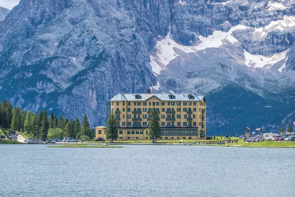 Misurina See Ruhigem Wasser Atemberaubende Aussicht Auf Die Majestätischen Dolomiten — Stockfoto