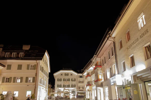 San Candido (Innichen) geceleyin Güney Tyrol / Alto Adige, İtalya