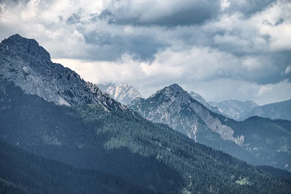 İtalya 'da dağ manzarası Alpler dolomitler