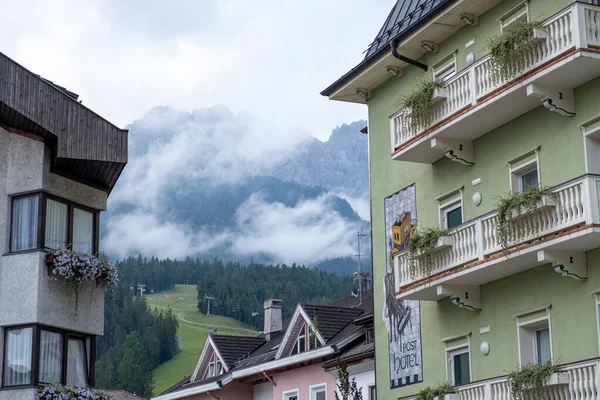 San Candido (Innichen) Baranci Dağı ile Dolomitler, Güney Tyrol, İtalya