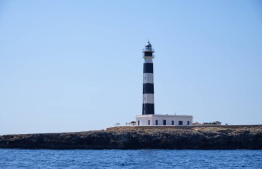Menorca, İspanya: Yelkenli teknesi olan güzel körfez, katamaran, yaz