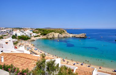 Menorca, İspanya: Menorca, İspanya 'daki Arenal d' es Castell plajı manzarası