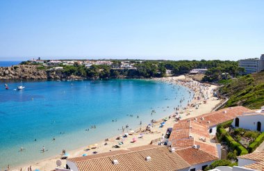 Menorca, İspanya: Menorca, İspanya 'daki Arenal d' es Castell plajı manzarası
