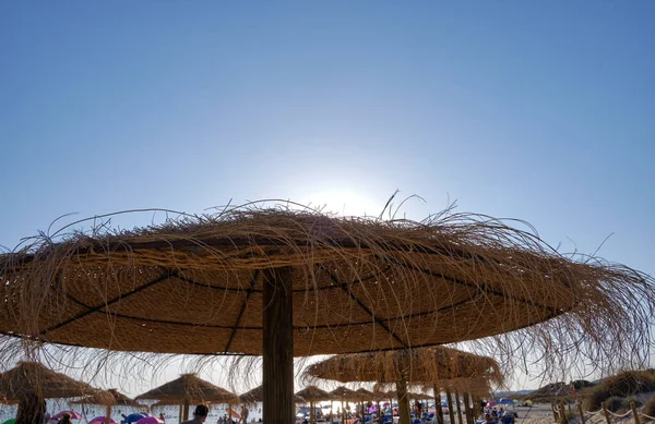 メノルカ スペイン 寒い晴れた日に息子ブービーチで午後 メノルカ スペイン — ストック写真