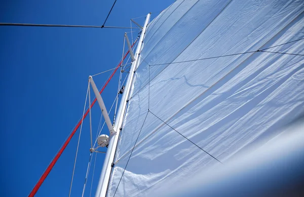 Menorca Spania Vakker Bukt Med Seilbåt Catamaran Sommer – stockfoto