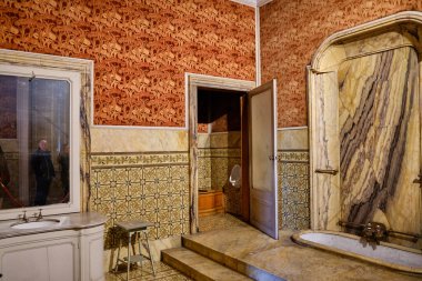 Monza: Villa Reale (Royal Villa) İtalya 'nın Monza kentinde bulunan tarihi bir binadır.