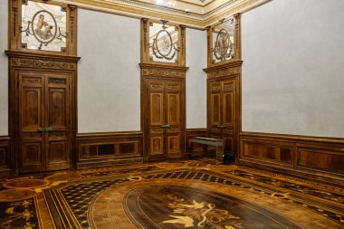 Monza: Villa Reale (Royal Villa) İtalya 'nın Monza kentinde bulunan tarihi bir binadır.