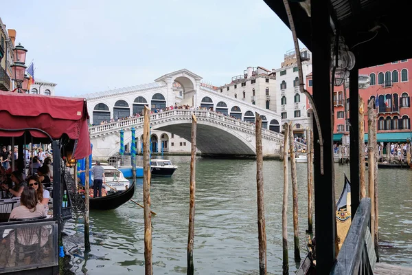 Ponte Rialto Найстаріший Чотирьох Мостів Охоплюють Великий Канал Венеції — стокове фото