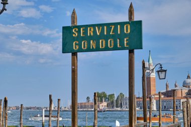 Venedik: San Marco Bazilikası ve San Marco Meydanı 'ndaki Clocktower.