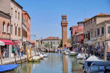 Murano, Venedik: İtalya Venedik 'te ada murano' su. Tekneyle kanalı izle.