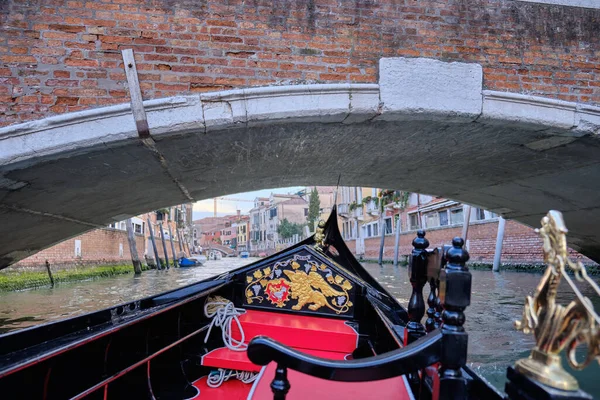 Benátky Pohled Gondoly Během Jízdy Benátských Kanálech — Stock fotografie