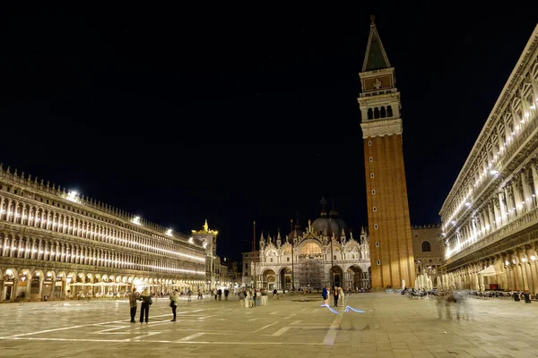 Venedig Italien Klocktorn Och Historiska Byggnader Natten Piazza San Marco — Stockfoto