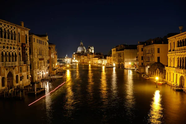 Venecia Italia Vista Nocturna Del Gran Canal Venecia Con Barcos — Foto de Stock