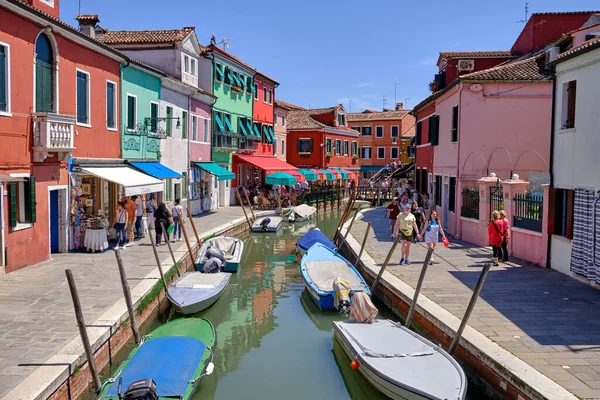 Burano Veneza Casas Coloridas Ilha Burano Edifícios Multicoloridos Aterro Fondamenta — Fotografia de Stock