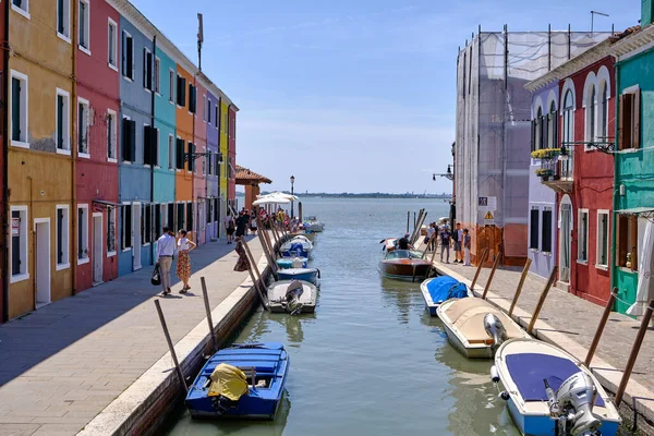 Burano Venecia Casas Coloridas Isla Burano Edificios Multicolores Terraplén Fondamenta —  Fotos de Stock