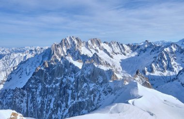 Chamonix: Fransa 'nın Chamonix kentindeki Aiguille du Midi' nin dağ üstü istasyonu manzarası.