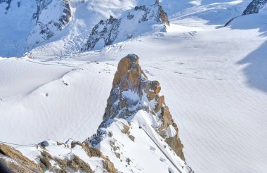 Chamonix: Fransa 'nın Chamonix kentindeki Aiguille du Midi' nin dağ üstü istasyonu manzarası.