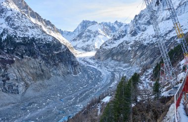 Chamonix, Fransa: The Mer de Glace - Buz Denizi - Mont Blanc kütlesinde yer alan bir vadi buzulu