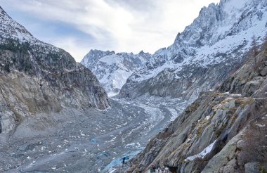 Chamonix, Fransa: The Mer de Glace - Buz Denizi - Mont Blanc kütlesinde yer alan bir vadi buzulu