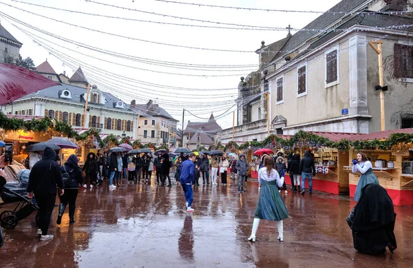 Annecy, Fransa: Fransa 'nın Thiou nehrinin kıyısındaki Annecy şehir merkezindeki eski kent simgesi.