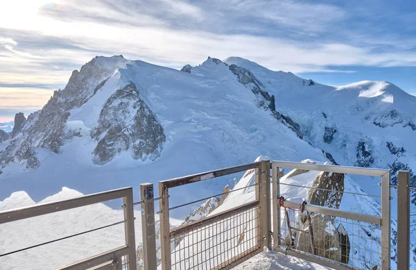 Chamonix フランス シャモニーのAiguille Midiの山頂駅の眺め — ストック写真
