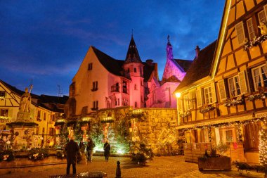 Eguisheim, Fransa: Alsace 'ın incilerinden biri, otantik bir peri masalı yeri, Fransa' nın en güzel köyleri.