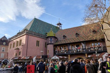 Alsace, Aralık: Renkli romantik şehir Colmar, Fransa, Alsace 'ın güzel manzarası