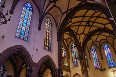 Alsace, Aralık: Strasbourg 'un eski şehir merkezinin renkli evleri manzarası.