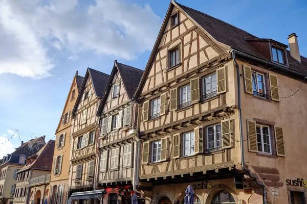 Alsace, Aralık: Renkli romantik şehir Colmar, Fransa, Alsace 'ın güzel manzarası