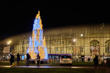 Alsace, Strasburg, Aralık: Fransa 'nın Strazburg kentindeki Verrerie de la Gare tren istasyonu