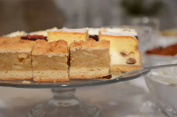 Lezzetli elmalı kekler.