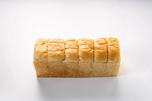 焼きたてのブリオッシュソフトとふわふわパン白パンまたはミルクパン 隔離された白い背景 — ストック写真