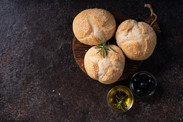 Taze Pişmiş Ekmek Hamuru Susam Tohumlu Sesambrtchen Ekmeği Esnaf Fırını — Stok fotoğraf