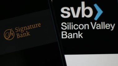 Arkaplanda Silikon Vadisi Bankası (SVB logosu) logosu bulunan İmza Bankası logosu. 