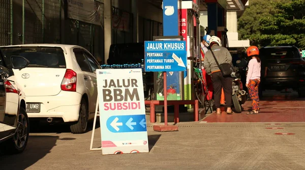 Corsie Speciali Distributore Carburante Sovvenzionato Jalur Khusus Mypertamina Spbu Indonesia — Foto Stock
