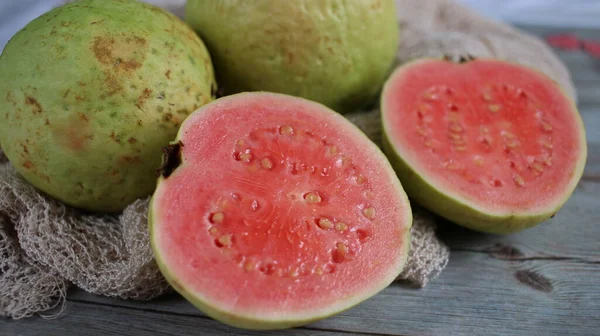 Jambu Biji Merah Psidium Guajava Fruta Tropical Exótica Rica Vitaminas — Fotografia de Stock