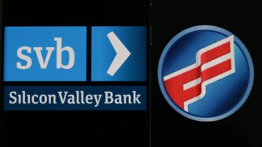 Üzerinde Silikon Vadisi Bankası (SVB) logosu olan ilk Vatandaş Bankası logosu.