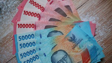 Yeni Endonezya banknotu (uang baru).