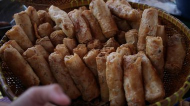 Lumpia veya springroll - Gorengan as takjil or iftar food. Menü berbuka puasa. 