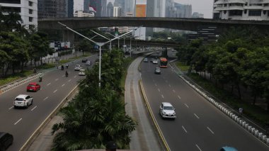 Jakarta sepi lagi saat libur lebaran (Jakarta şehri Idul Fitri veya Lebaran Tatili sırasında sessizdir. 
