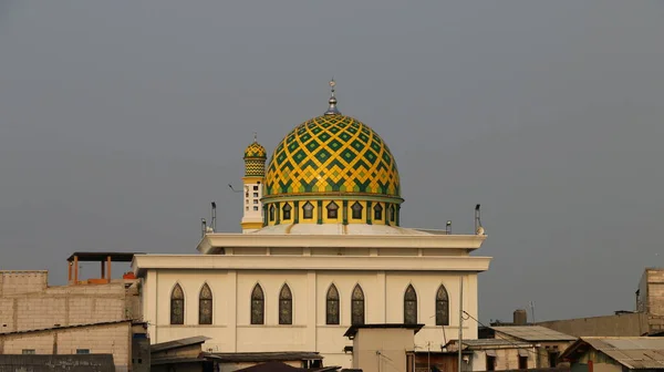 Belle Mosquée Islamique Colorée Dôme Près Plaza Kalibaru Cilincing Jakarta — Photo