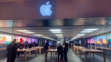Apple Store Trafford Center, Manchester England içeride