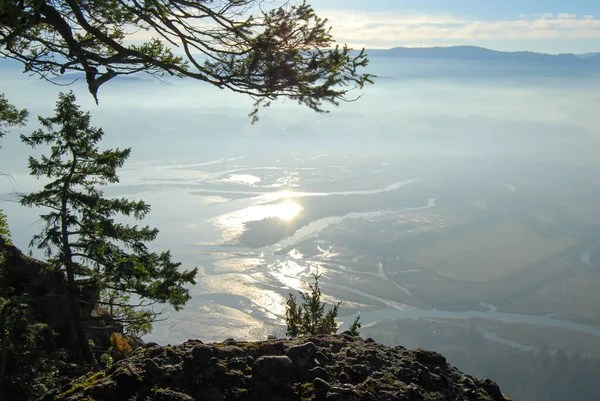バンクーバー島ツハレム山からのカウチンリバー河口の眺めブリティッシュコロンビア州 — ストック写真
