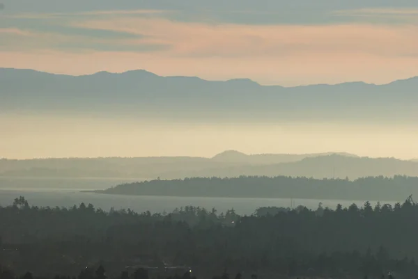 Ohromující Barvy Jihu Ostrova Vancouver Když Slunce Zapadá Přes Zamlženou — Stock fotografie