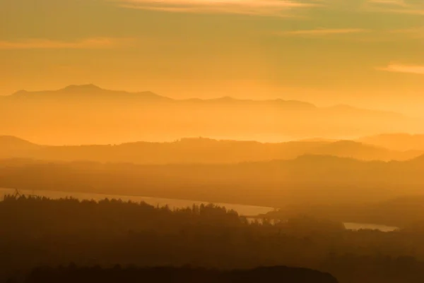 Pemandangan Matahari Terbenam Yang Kabur Atas Pulau Vancouver Selatan — Stok Foto