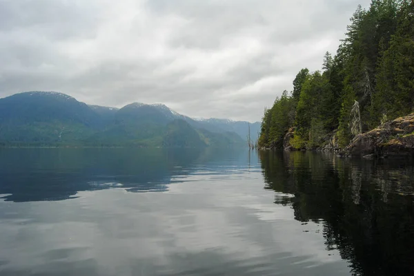 Een Rustige Dag Great Central Lake Nabij Port Alberni Vancouver — Stockfoto