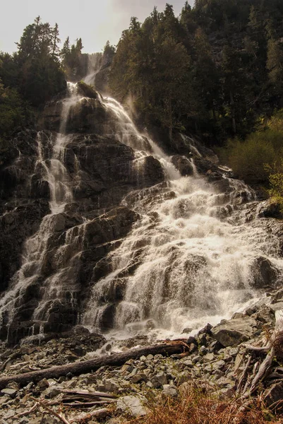 加拿大最高瀑布之一的基地 德拉瀑布 斯特拉斯卡省公园 温哥华岛 不列颠哥伦比亚省 加拿大 — 图库照片