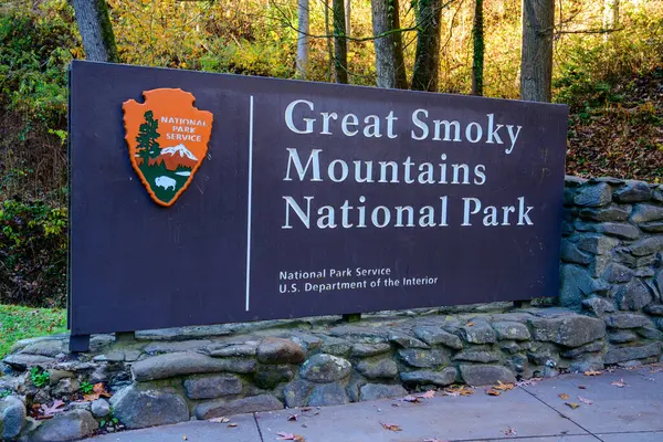 Entrada Para Great Smoky National Park Tennessee Estados Unidos Foto Fotos De Bancos De Imagens