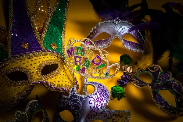 Färgglad Grupp Mardi Gras Masker Gul Bakgrund Högkvalitativt Foto Royaltyfria Stockbilder